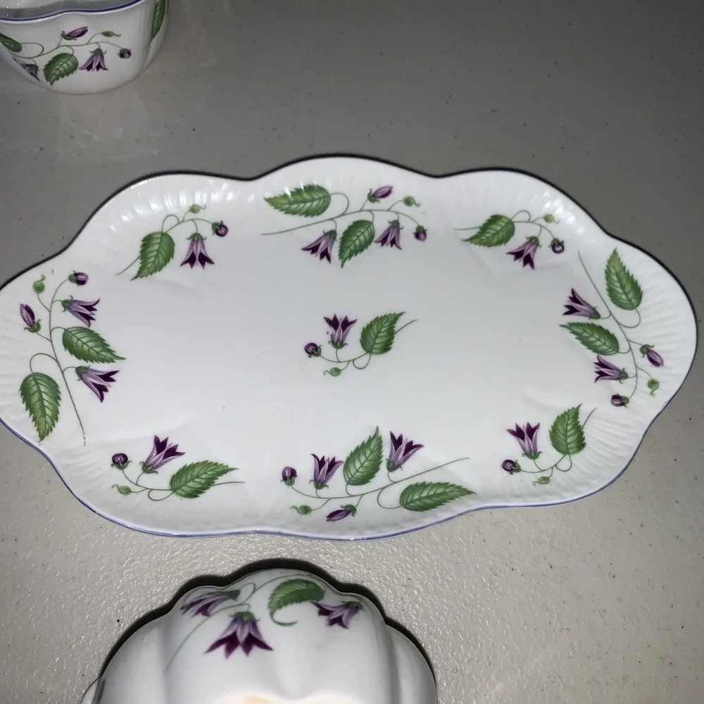 GORGEOUS SHELLEY CAMPANULA DAINTY‎ SHAPE INDIVIDUAL CREAMER With Tray